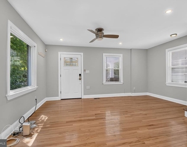3101 Chestnut Street Ne - Photo Thumbnail 2