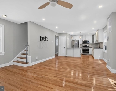 3101 Chestnut Street Ne - Photo Thumbnail 3