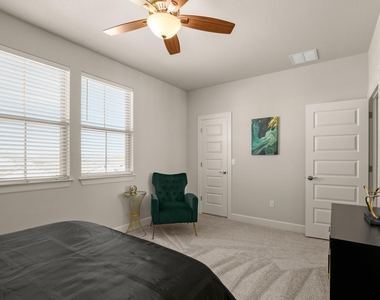 8301 Orizzonte St - Photo Thumbnail 5