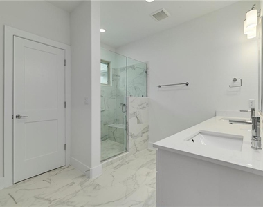 5315 La Crosse Ln - Photo Thumbnail 11