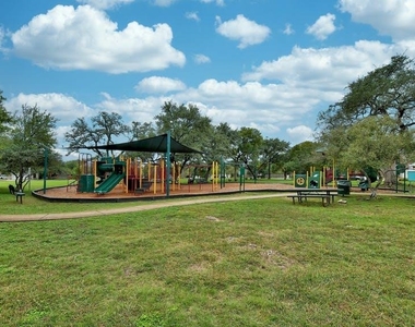5315 La Crosse Ln - Photo Thumbnail 32