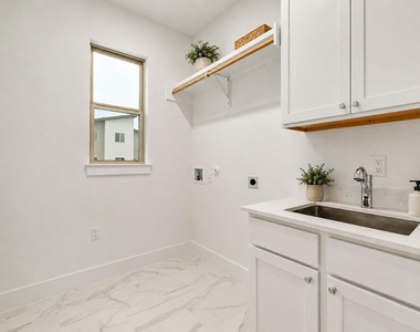 5315 La Crosse Ln - Photo Thumbnail 18