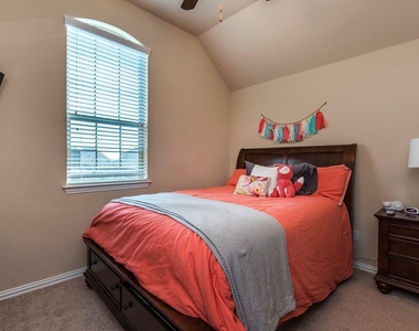 3205 Cotton Blossom Way - Photo Thumbnail 10