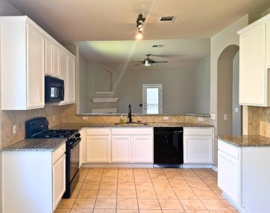 3304 Winding Shore Ln - Photo Thumbnail 9