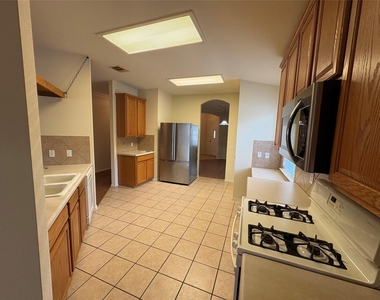 2100 Mir Woods Dr - Photo Thumbnail 7