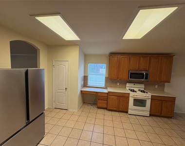 2100 Mir Woods Dr - Photo Thumbnail 5