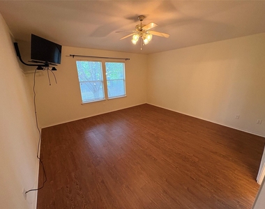 2100 Mir Woods Dr - Photo Thumbnail 13