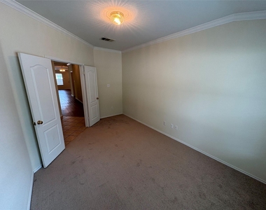 2100 Mir Woods Dr - Photo Thumbnail 20