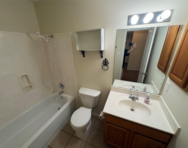 2100 Mir Woods Dr - Photo Thumbnail 25