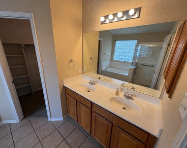 2100 Mir Woods Dr - Photo Thumbnail 15