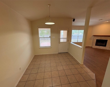 2100 Mir Woods Dr - Photo Thumbnail 8