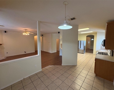 2100 Mir Woods Dr - Photo Thumbnail 9