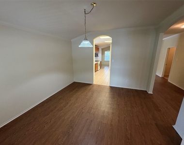 2100 Mir Woods Dr - Photo Thumbnail 2