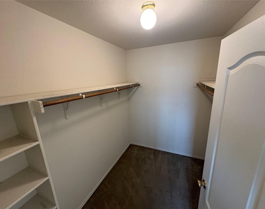 2100 Mir Woods Dr - Photo Thumbnail 18