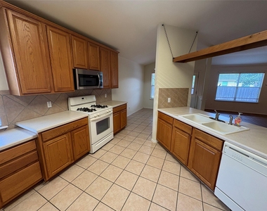2100 Mir Woods Dr - Photo Thumbnail 6
