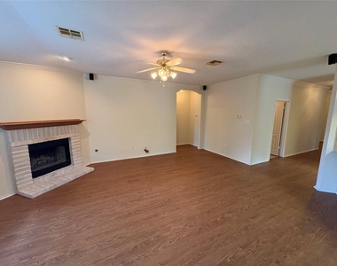 2100 Mir Woods Dr - Photo Thumbnail 11