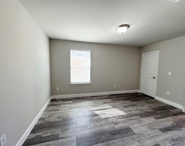 11708 Cambrian Rd - Photo Thumbnail 12