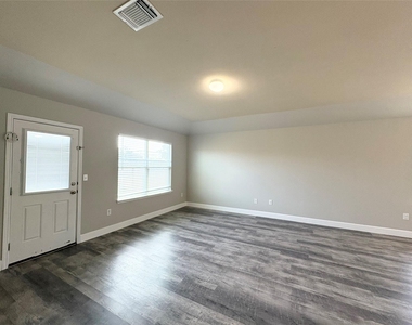 11708 Cambrian Rd - Photo Thumbnail 7