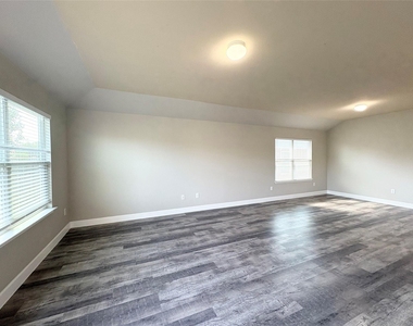 11708 Cambrian Rd - Photo Thumbnail 4