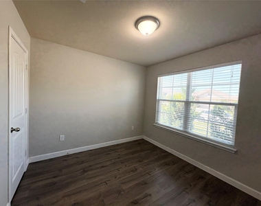 11708 Cambrian Rd - Photo Thumbnail 17