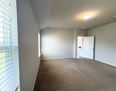 11708 Cambrian Rd - Photo Thumbnail 19