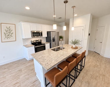 11312 Gadsen Ln - Photo Thumbnail 14