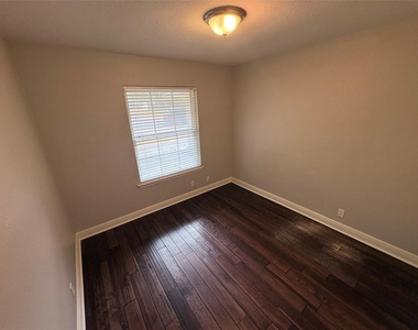 10106 Missel Thrush Dr - Photo Thumbnail 14
