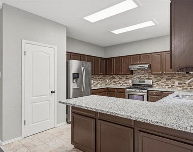 2813 Cortez Dr - Photo Thumbnail 7