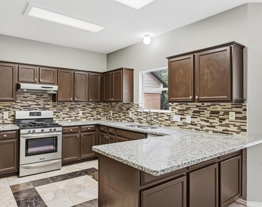 2813 Cortez Dr - Photo Thumbnail 6