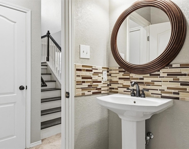 2813 Cortez Dr - Photo Thumbnail 13