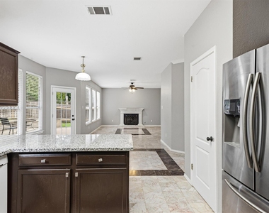 2813 Cortez Dr - Photo Thumbnail 8