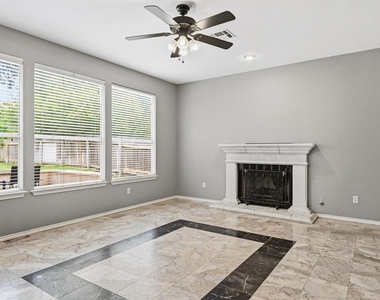 2813 Cortez Dr - Photo Thumbnail 3