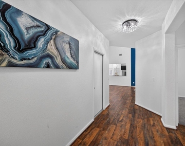 617 Cortona Ln - Photo Thumbnail 3