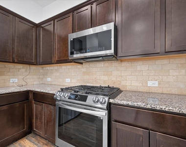 617 Cortona Ln - Photo Thumbnail 11