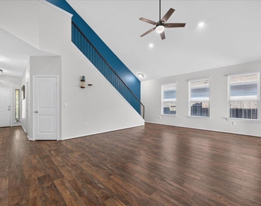 617 Cortona Ln - Photo Thumbnail 5