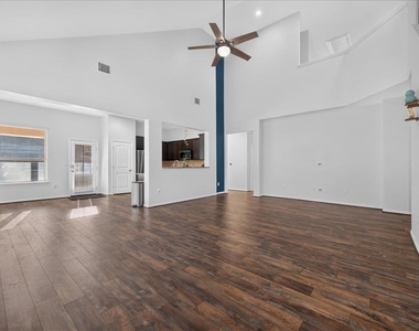 617 Cortona Ln - Photo Thumbnail 7