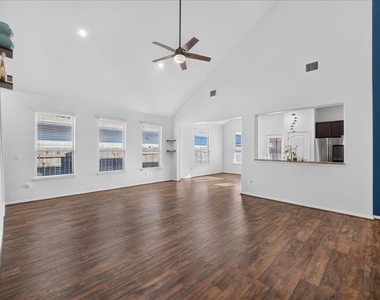 617 Cortona Ln - Photo Thumbnail 4