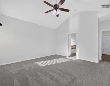617 Cortona Ln - Photo Thumbnail 15