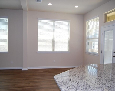 2501 Meyer Cv - Photo Thumbnail 5