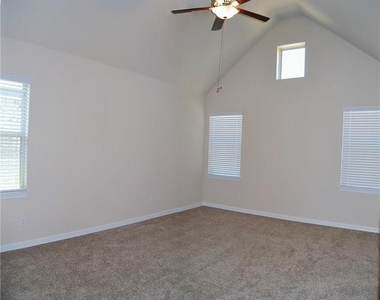 2501 Meyer Cv - Photo Thumbnail 8