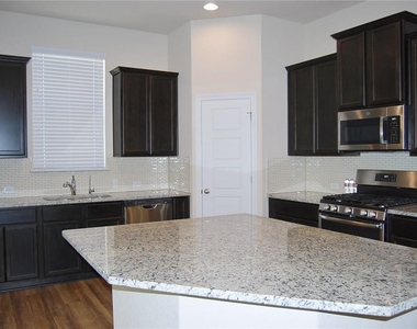 2501 Meyer Cv - Photo Thumbnail 4