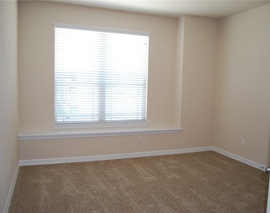 2501 Meyer Cv - Photo Thumbnail 12