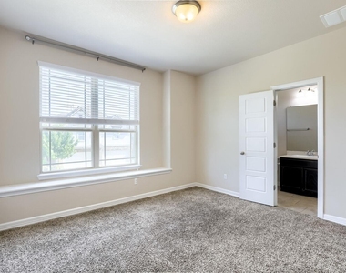 2501 Meyer Cv - Photo Thumbnail 7