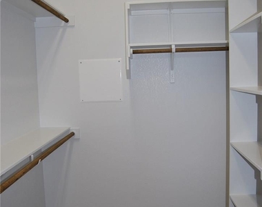 2501 Meyer Cv - Photo Thumbnail 11