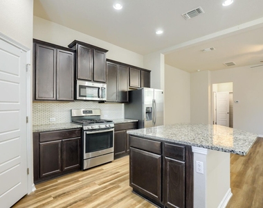 2501 Meyer Cv - Photo Thumbnail 4