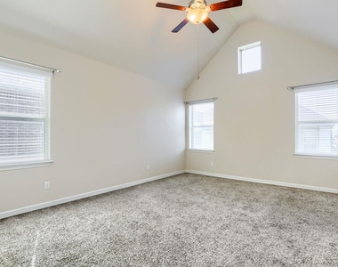 2501 Meyer Cv - Photo Thumbnail 5