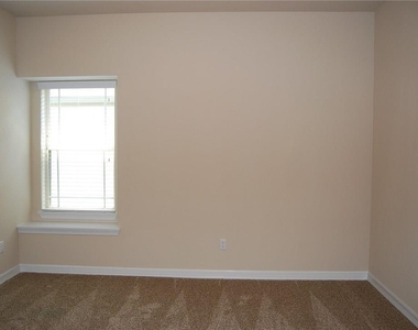 2501 Meyer Cv - Photo Thumbnail 13
