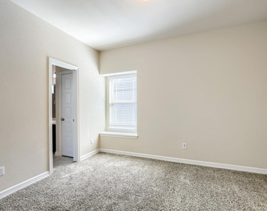 2501 Meyer Cv - Photo Thumbnail 8