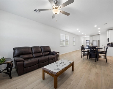 685 Papaya Dr - Photo Thumbnail 1