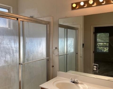 810 North Creek Blvd - Photo Thumbnail 4